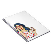 コーヒーカップを握っているかわいい女の子 ノートブック (右側)