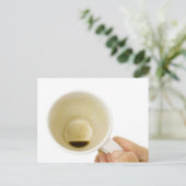 コーヒーカップを空にする ポストカード (スタンド正面)