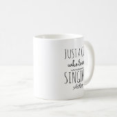 コーヒーカップシンガーギを歌うのが大好きな女の子 コーヒーマグカップ (正面右)