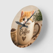 コーヒーカップチャームの子猫 ラウンド壁時計 (傾斜)