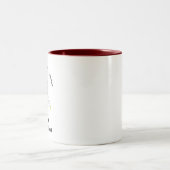 コーヒーカップ:ピクルボール決して女性を過小評価 ツートーンマグカップ (中央)