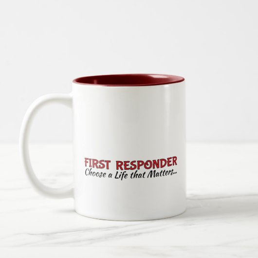 コーヒーカップ：最初の応答者 ツートーンマグカップ (左)