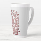 コーヒーケーキを食べ飲む カフェラテマグ (右アングル)