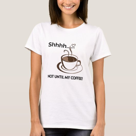 コーヒーシャツ – コーヒーが入るまで静かにしなさい Tシャツ (正面)