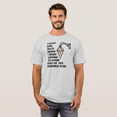 コーヒーシャワーヘッド面白いTシャツ Tシャツ (正面フル)