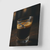 コーヒータイム – 居心地の良いウォールクロック スクエア壁時計 (傾斜)