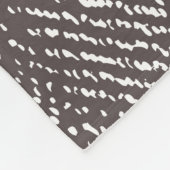 コーヒーブラウンヘリンボーン&モノグラム フリースブランケット (角)