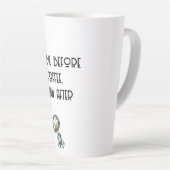 コーヒーホワイトハロウィーンの前のゾンビ カフェラテマグ (右アングル)