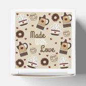 コーヒーポットとカップ自家製ケーキ フェイバーボックス (上部)