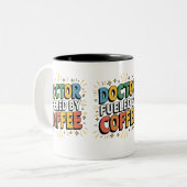 コーヒーマグで動く医師 ツートーンマグカップ (正面左)