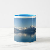 コーヒーマグとグレイシャナショナルパーク写真 ツートーンマグカップ (中央)
