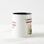 コーヒーマグを飲み過ぎるのは分かっもしている ツートーンマグカップ (中央)