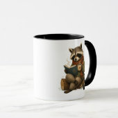 コーヒーマグ付きのあったかアライグマの本読みデザイン マグカップ (正面右)