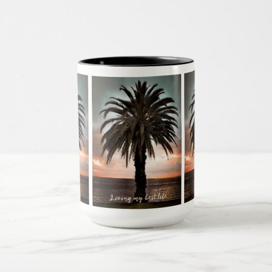 コーヒーマグ私の人生の最高のパームの木と夕日を生きる マグカップ (中央)