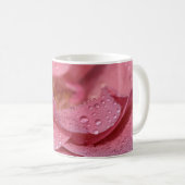 コーヒーマグ - 雨後のバラの花びら コーヒーマグカップ (正面右)