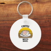 コーヒーミートベーグルレトロヴィンテージ夕日 キーホルダー (正面)