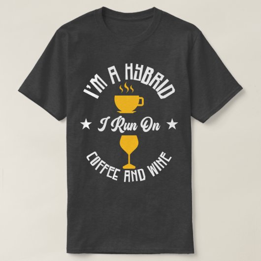コーヒーワインハイブリッドアルコールコーヒー中毒者 Tシャツ (デザイン正面)