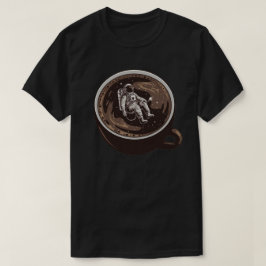 コーヒー中の宇宙飛行士 Tシャツ