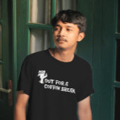 コーヒー休憩棺桶 スリリングな楽しみ Tシャツ