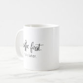 コーヒー優先 会話はその後 面白い手書き風 コーヒーマグカップ (正面左)