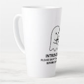 コーヒー前の沈黙 幽霊系内向的 カフェラテマグ (左アングル)