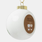 コーヒー及び友人は完全なブレンドのオーナメントです セラミックボールオーナメント (左)