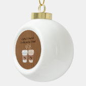コーヒー及び友人は完全なブレンドのオーナメントです セラミックボールオーナメント (右)