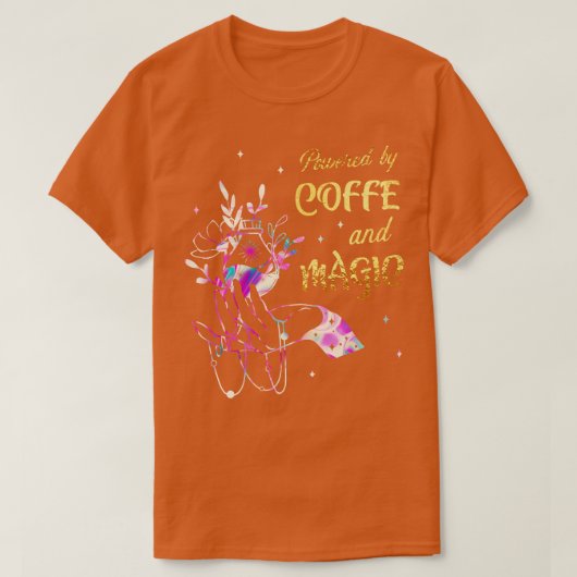 コーヒー及び魔法ウィッカ信者ゴシック魔女 Tシャツ (デザイン正面)