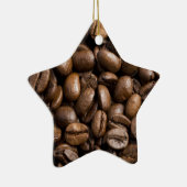 コーヒー好きの豆の茶色の背景 セラミックオーナメント (右)