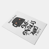 コーヒー愛好家ダークストロングで大きなコーヒーのカップ ドアマット (アングル)