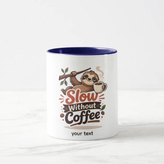 コーヒー抜きではスローなナマケモノの面白いマグカップ マグカップ (中央)