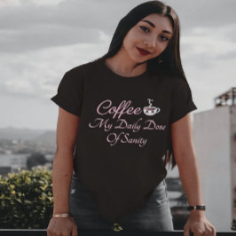 コーヒー私の毎日の正気のおもしろい引用文 Tシャツ