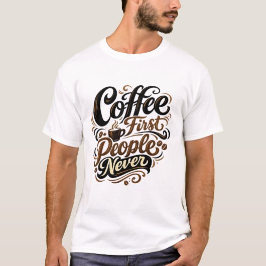 コーヒー第一主義の人々は決して面白くない内向的なコーヒー Tシャツ (正面)