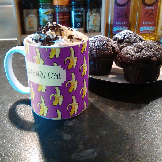 コーヒー紫の背景バナナについて コーヒーマグカップ