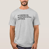 コーヒー至上主義のワークフロー最適化 楽しい仕事のユーモア Tシャツ (正面)