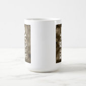 コーヒー豆とクロスボーンのデカフ前の死 コーヒーマグカップ (中央)