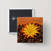 コーヒー豆と黄色のデイジー 缶バッジ (正面&裏面)