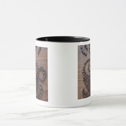 コーヒー豆を使用して図解入りの、写真付きのなコーヒーのコップ マグカップ (中央)