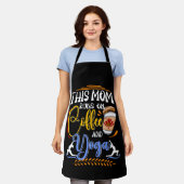 コーヒー走とヨーガのママ エプロン (着用した状態)