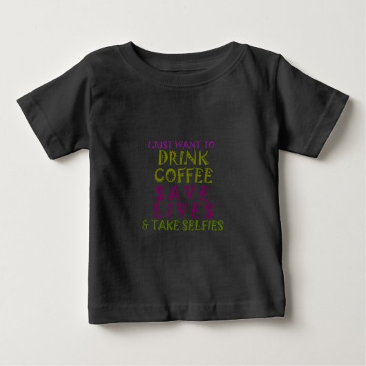 コーヒー飲んでセルフィー撮りたいだけなのに ベビーTシャツ (正面)