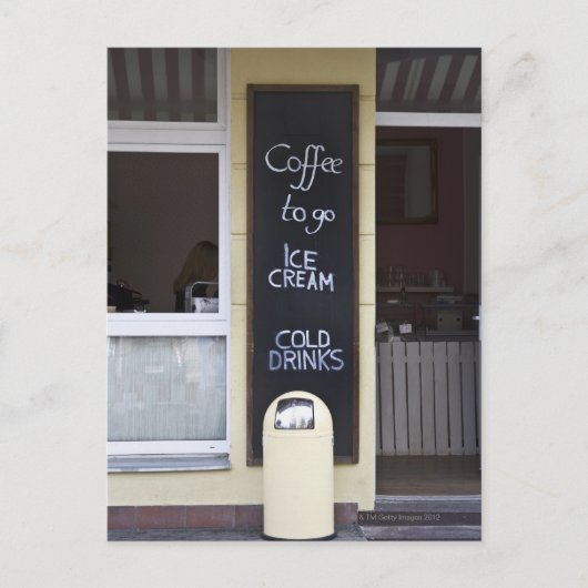 コーヒー・トゥ・ゴーの看板があるカフェ ポストカード (正面)