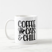 コーヒー、ネコとチル – ブラック コーヒーマグカップ (左)