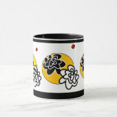 コーヒー・マグのフレンドリーな花の幾何学的で赤い黄色 マグカップ (中央)