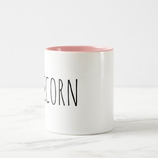 コーヒー・マグの中のユニコーンのピンクのインテリア ツートーンマグカップ (中央)
