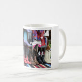 コーヒー・マグを"追い出します" マグカップ (正面右)