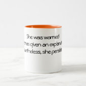 コーヒー・マグ: それにもかかわらず、彼女は主張しました ツートーンマグカップ (中央)