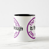 コーヒー・マグ-唯一の出口はあります ツートーンマグカップ (中央)