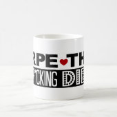 コーヒー・マグ: CarpeそのMotherf*cking Diem コーヒーマグカップ (中央)
