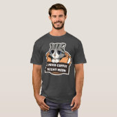 コーヒー・ラバーのための名言 "コーヒーが今すぐ必要" Tシャツ (正面フル)