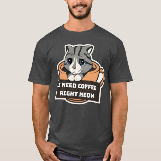 コーヒー・ラバーのための名言 "コーヒーが今すぐ必要" Tシャツ